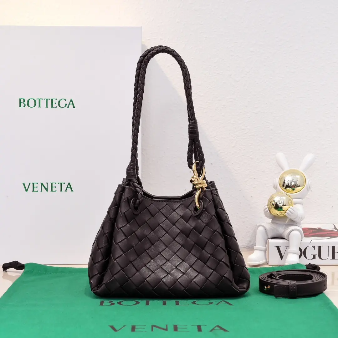 Bottega Veneta Style Pink Shoulder Bag Lookbook Reference image 1