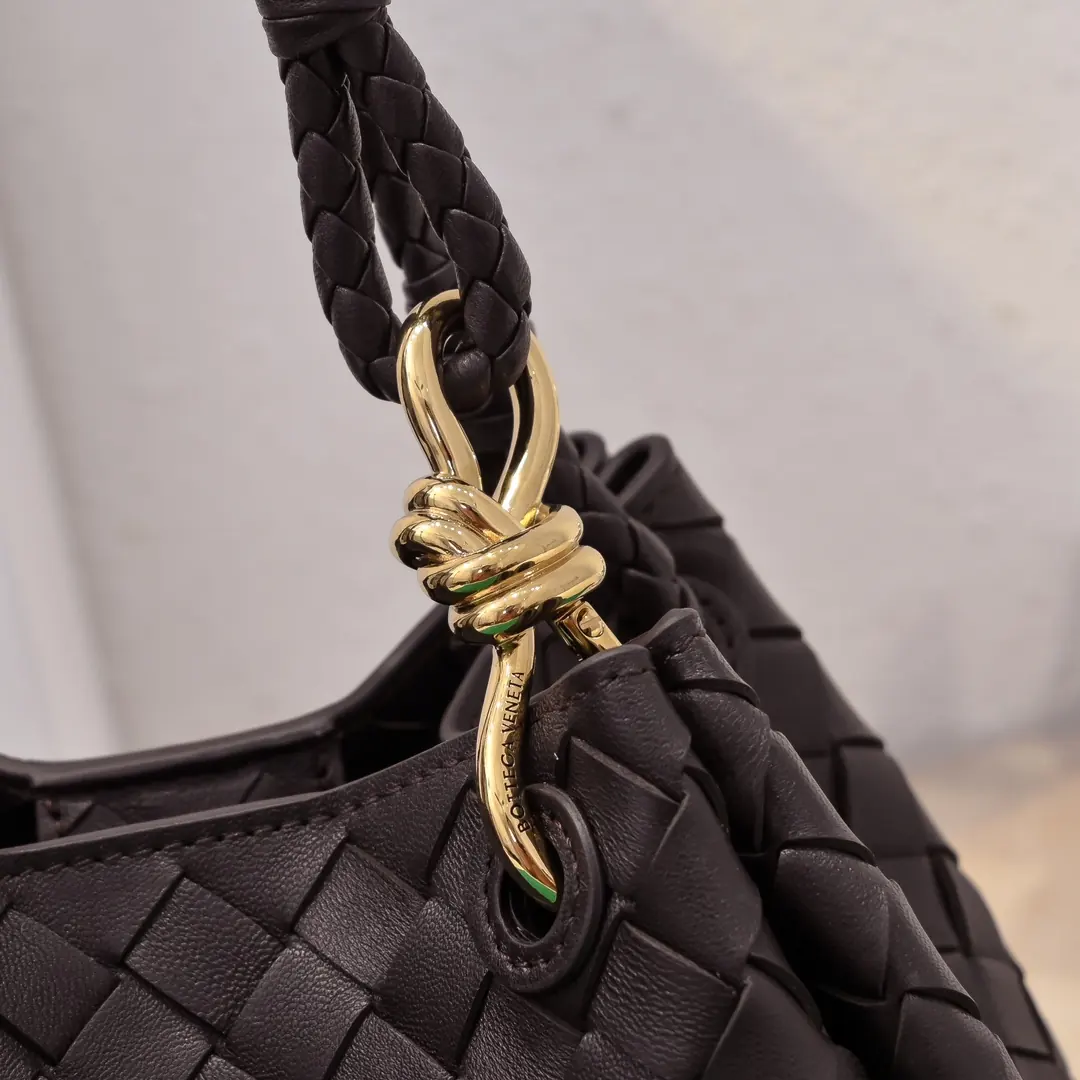 Bottega Veneta Style Pink Shoulder Bag Lookbook Reference image 4