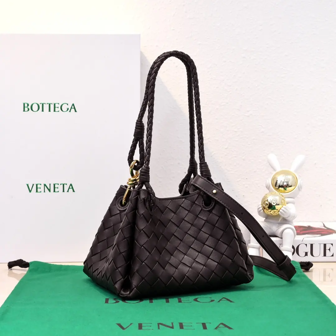 Bottega Veneta Style Pink Shoulder Bag Lookbook Reference image 5