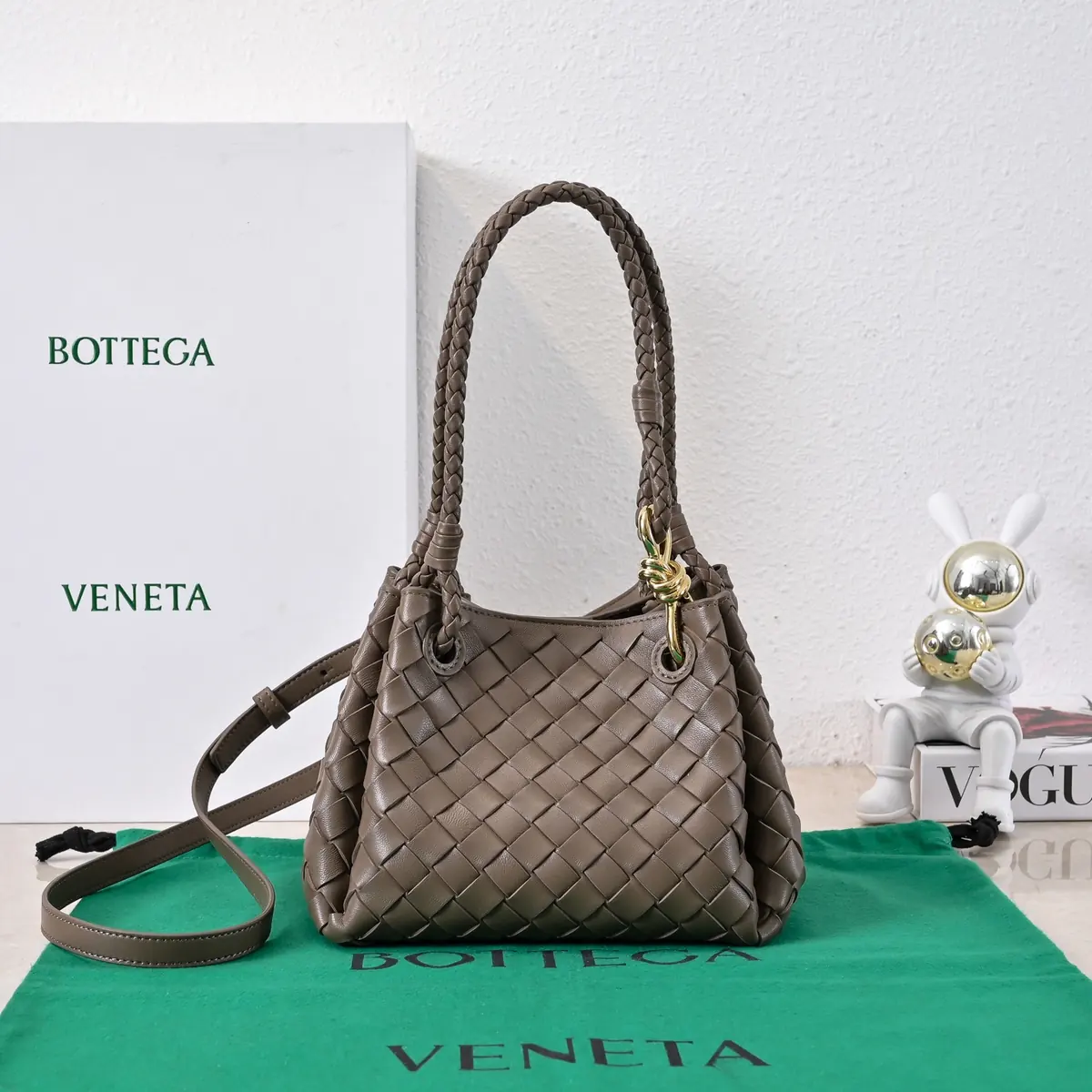 Bottega Veneta Style Pink Shoulder Bag Lookbook Reference image 1