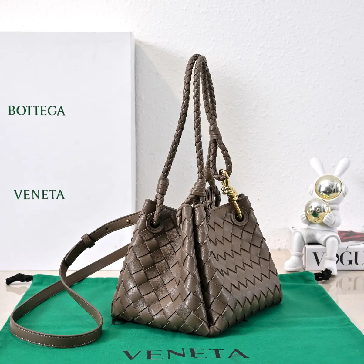 Bottega Veneta Style Pink Shoulder Bag Lookbook Reference image 2