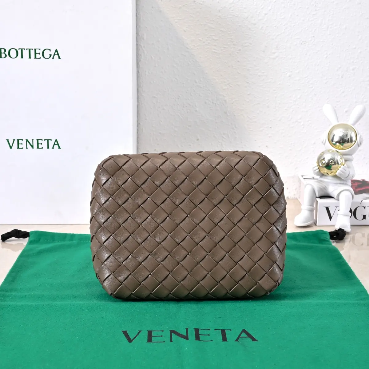 Bottega Veneta Style Pink Shoulder Bag Lookbook Reference image 5