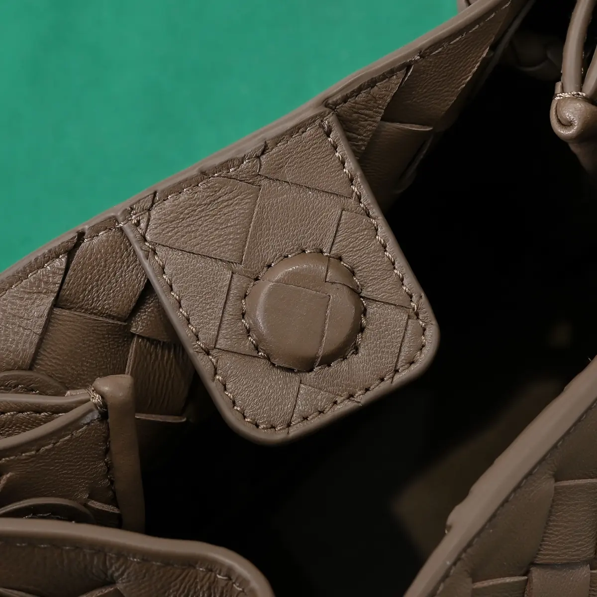 Bottega Veneta Style Pink Shoulder Bag Lookbook Reference image 6