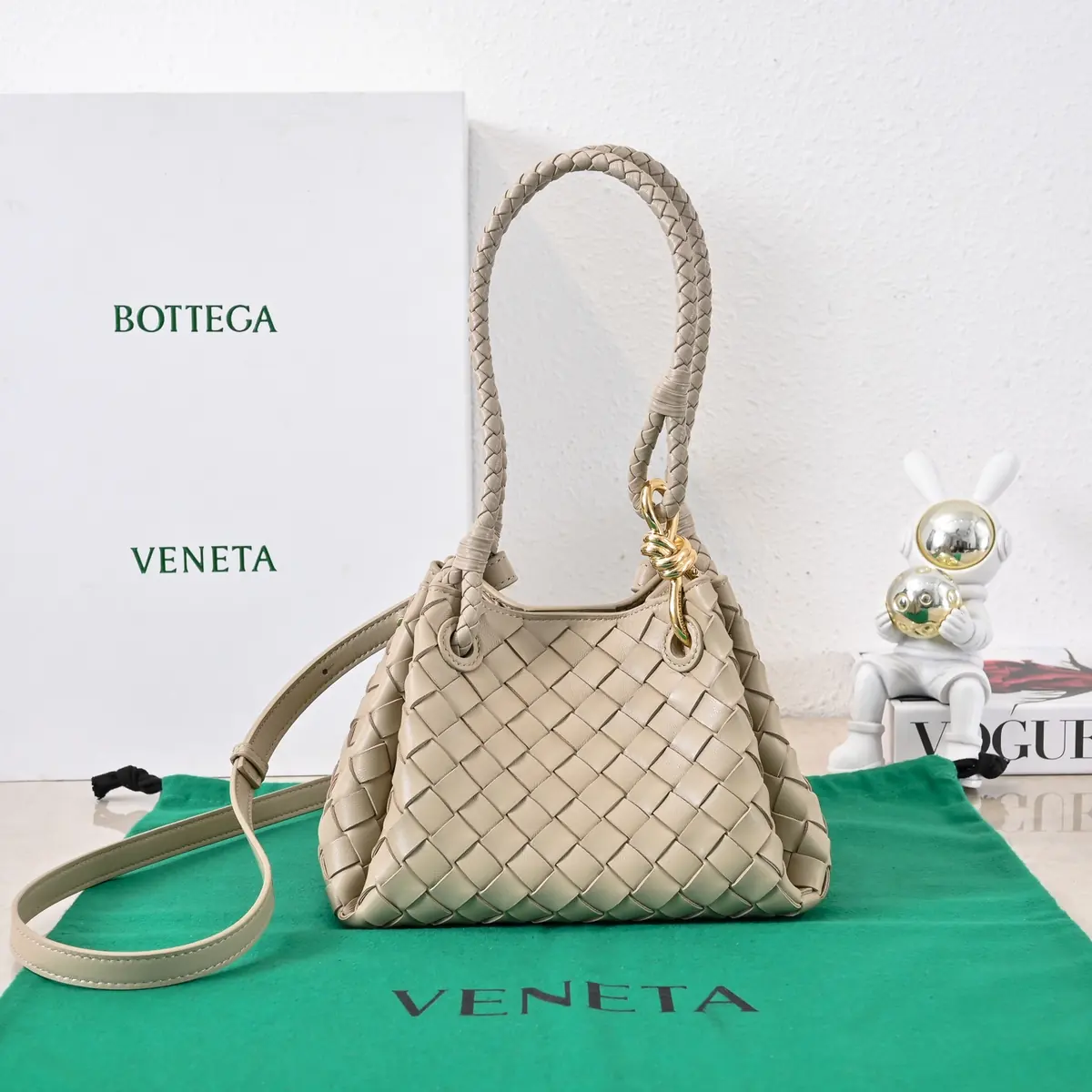 Bottega Veneta Style Pink Shoulder Bag Lookbook Reference image 1
