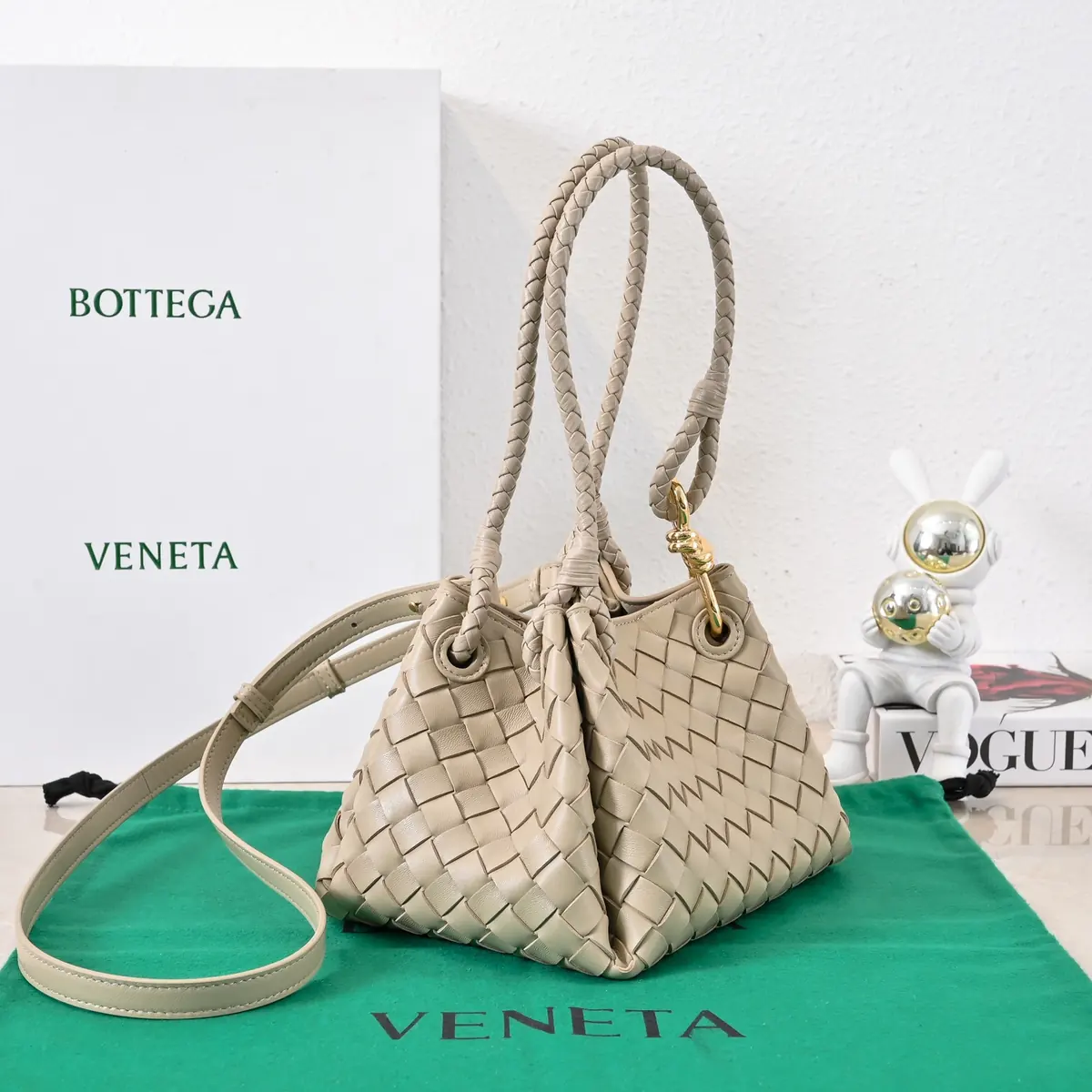 Bottega Veneta Style Pink Shoulder Bag Lookbook Reference image 2