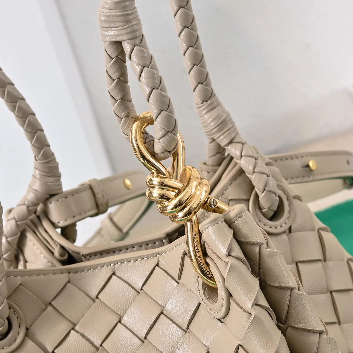Bottega Veneta Style Pink Shoulder Bag Lookbook Reference image 3