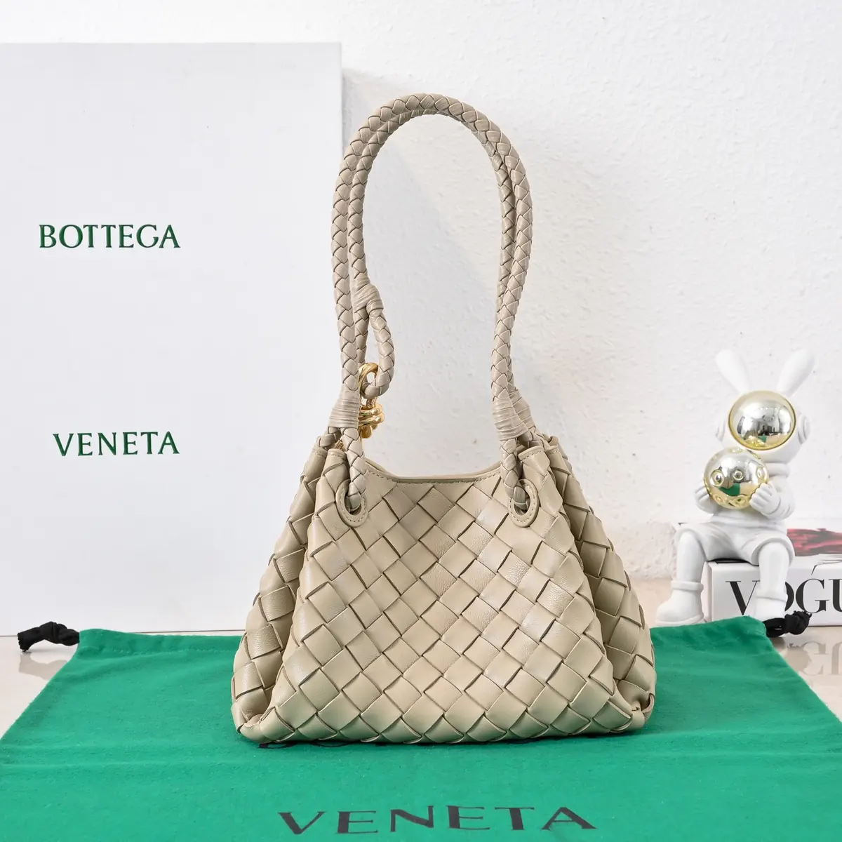 Bottega Veneta Style Pink Shoulder Bag Lookbook Reference image 4