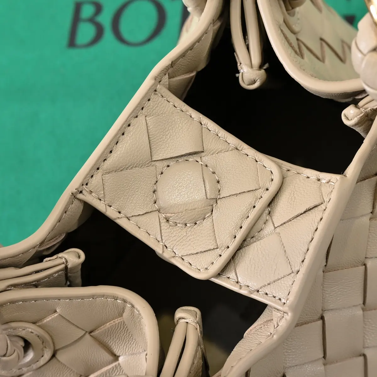 Bottega Veneta Style Pink Shoulder Bag Lookbook Reference image 6