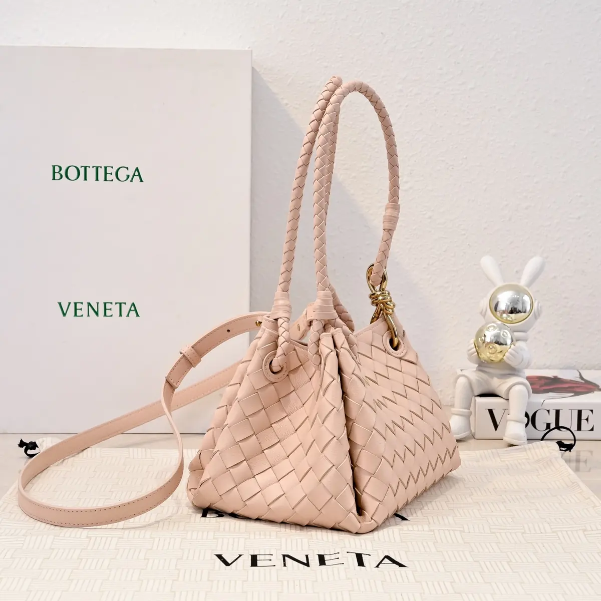 Bottega Veneta Style Pink Shoulder Bag Lookbook Reference image 2
