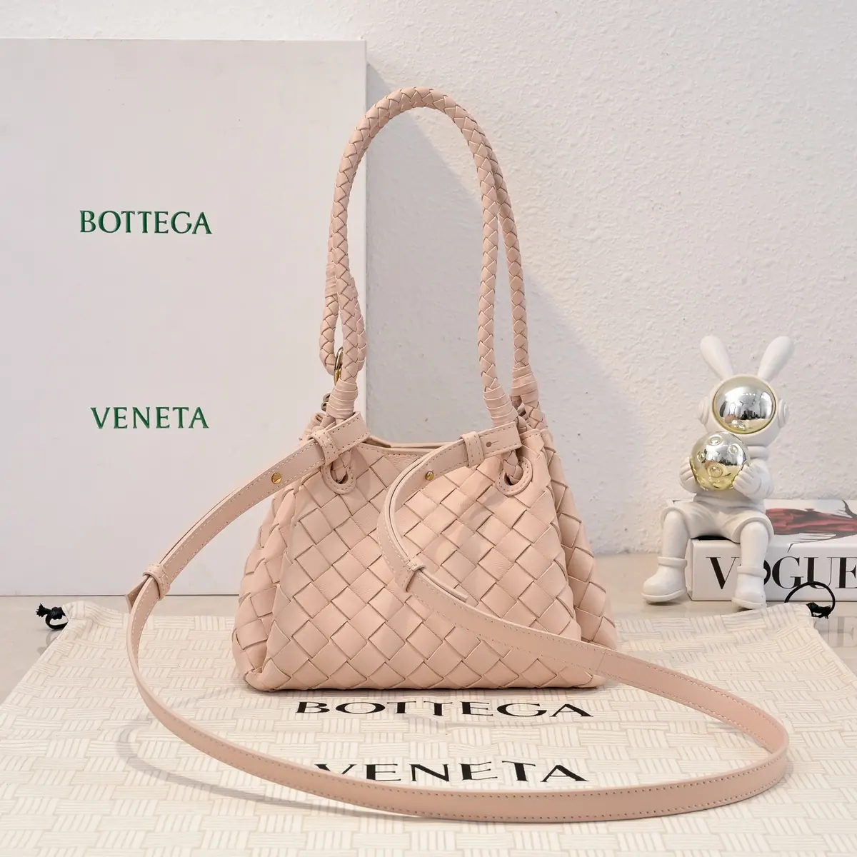 Bottega Veneta Style Pink Shoulder Bag Lookbook Reference image 3
