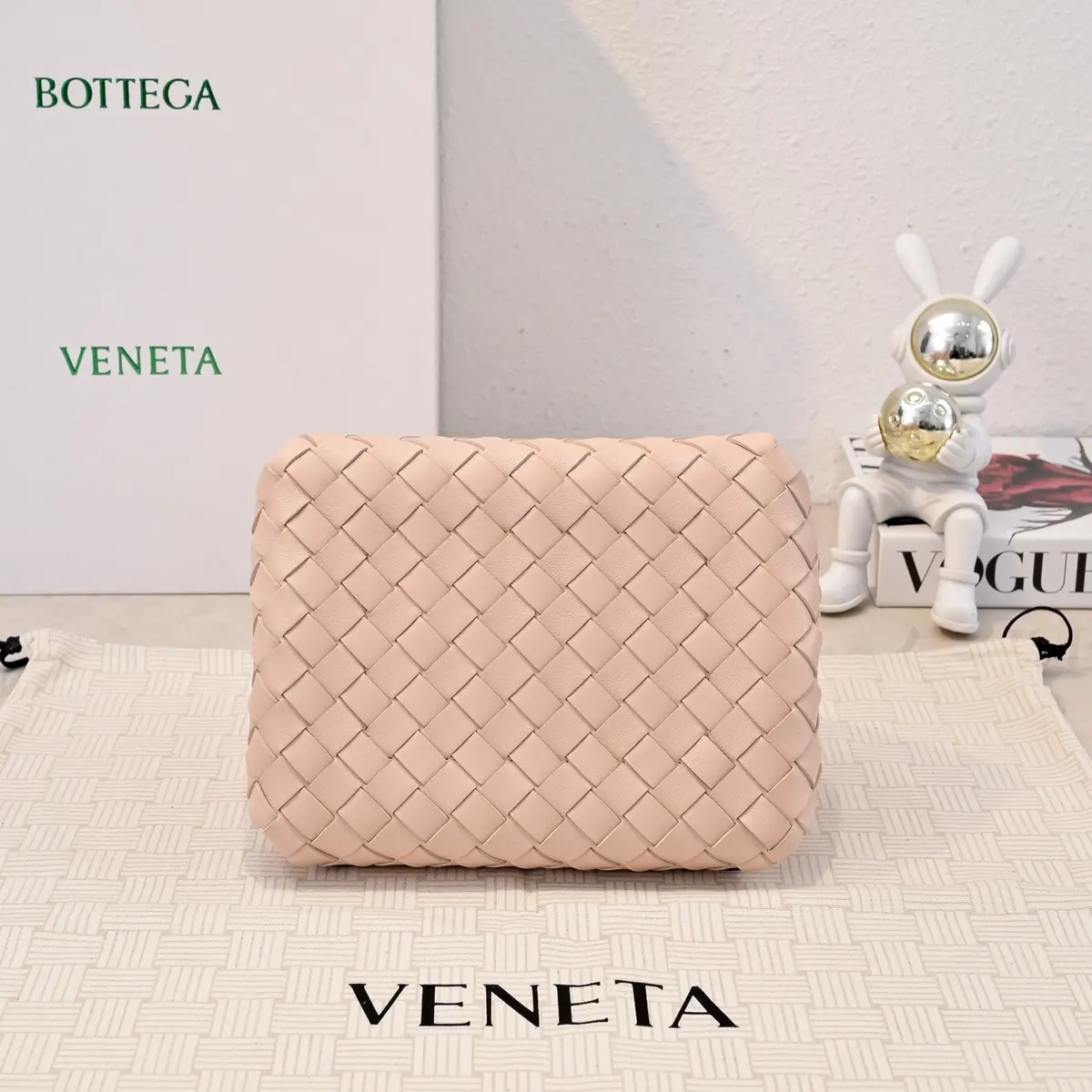 Bottega Veneta Style Pink Shoulder Bag Lookbook Reference image 5
