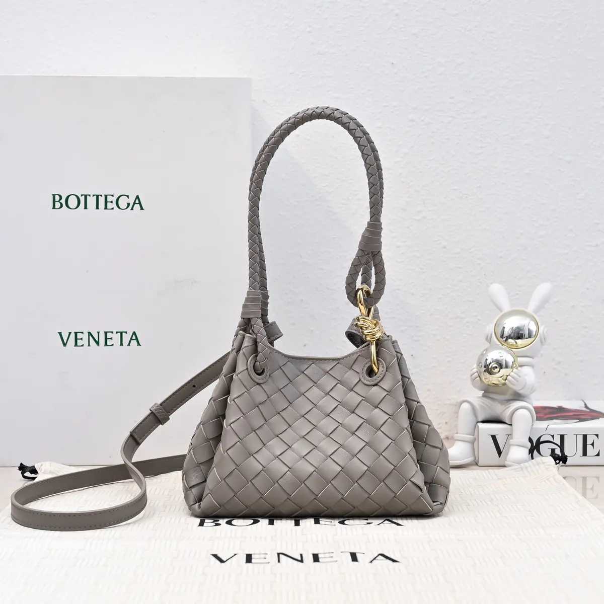 Bottega Veneta Style Pink Shoulder Bag Lookbook Reference image 1