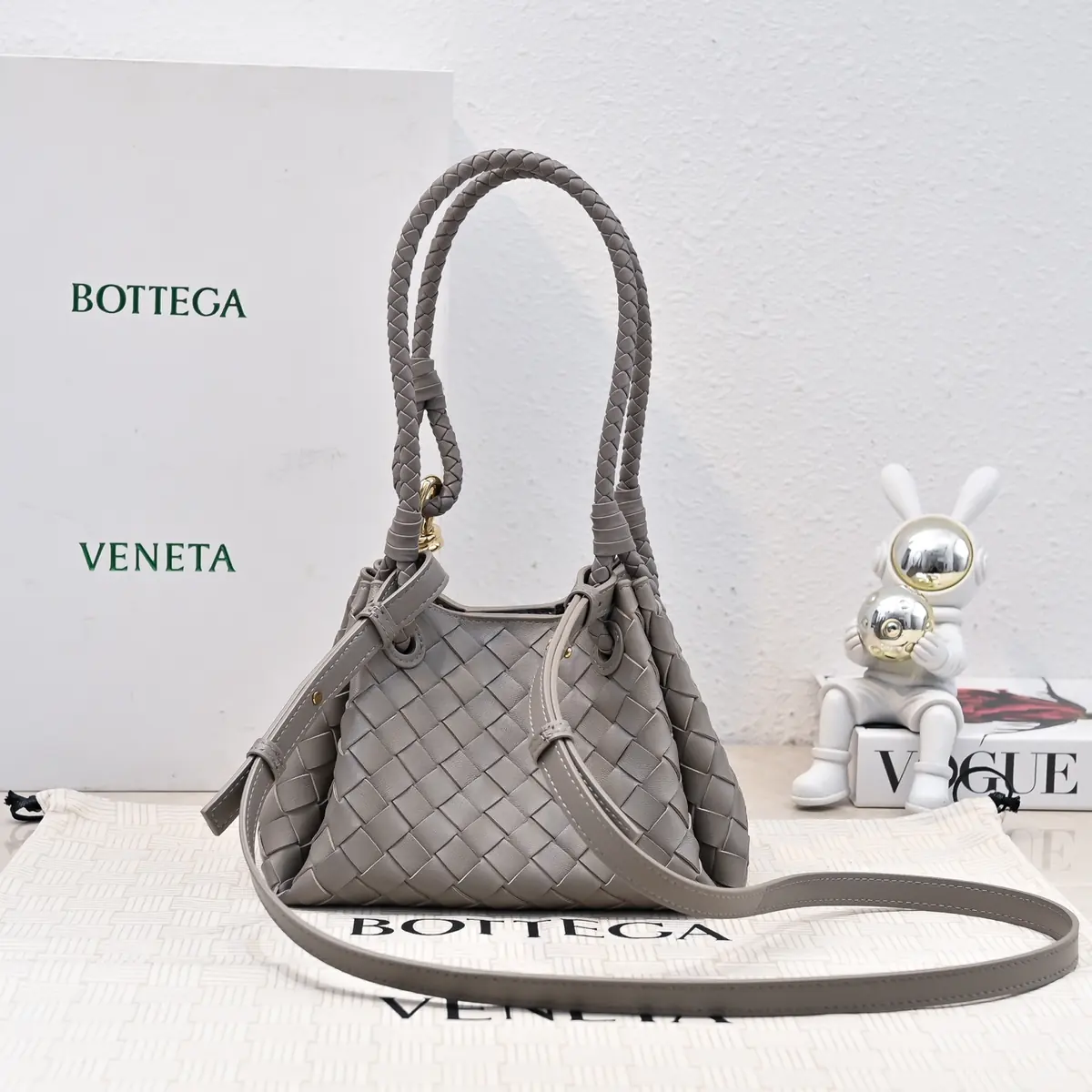 Bottega Veneta Style Pink Shoulder Bag Lookbook Reference image 2