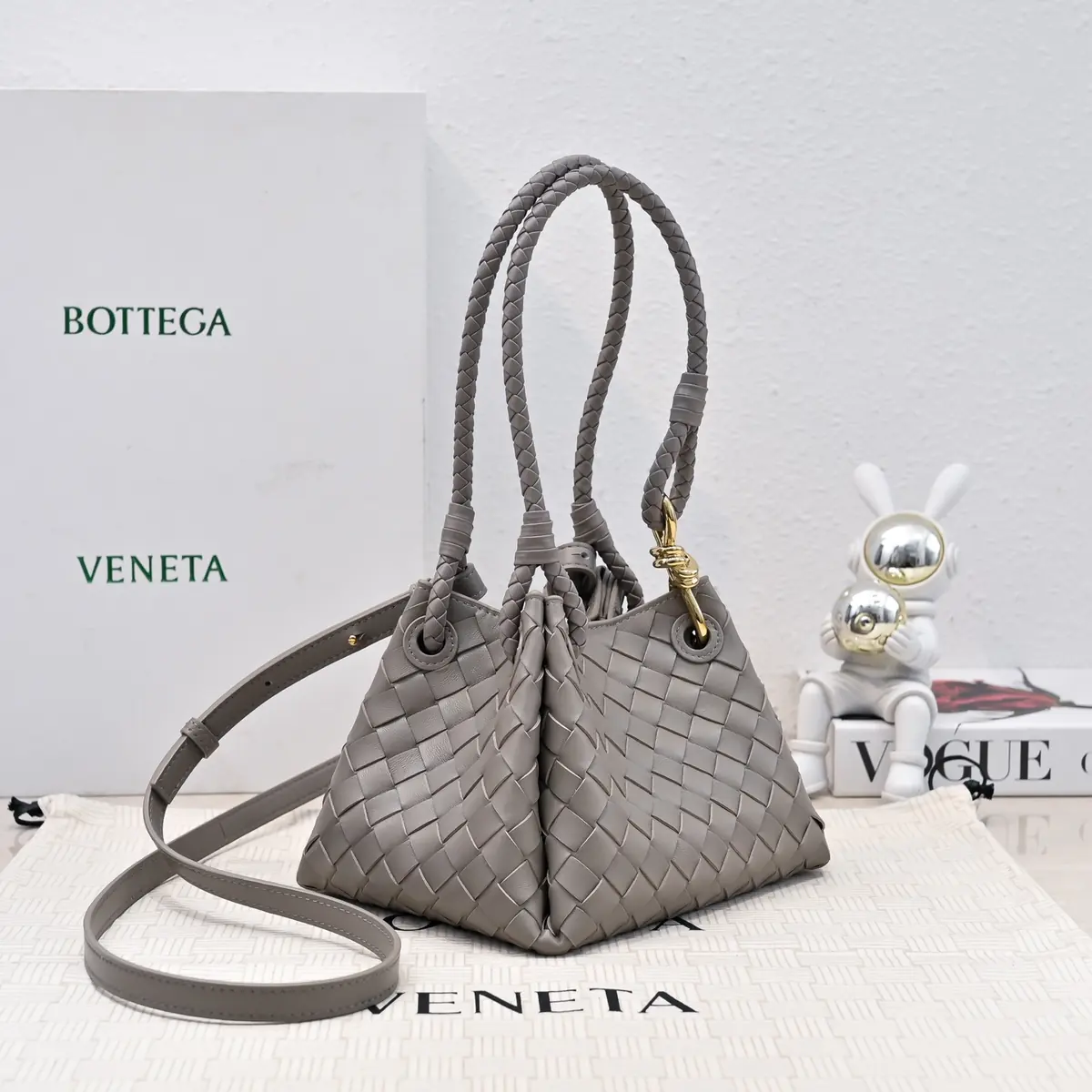 Bottega Veneta Style Pink Shoulder Bag Lookbook Reference image 3