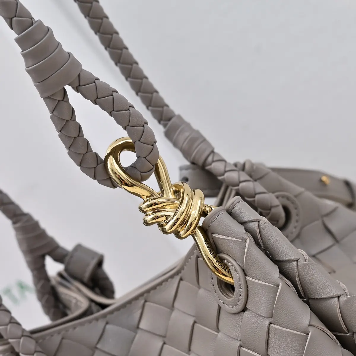 Bottega Veneta Style Pink Shoulder Bag Lookbook Reference image 5