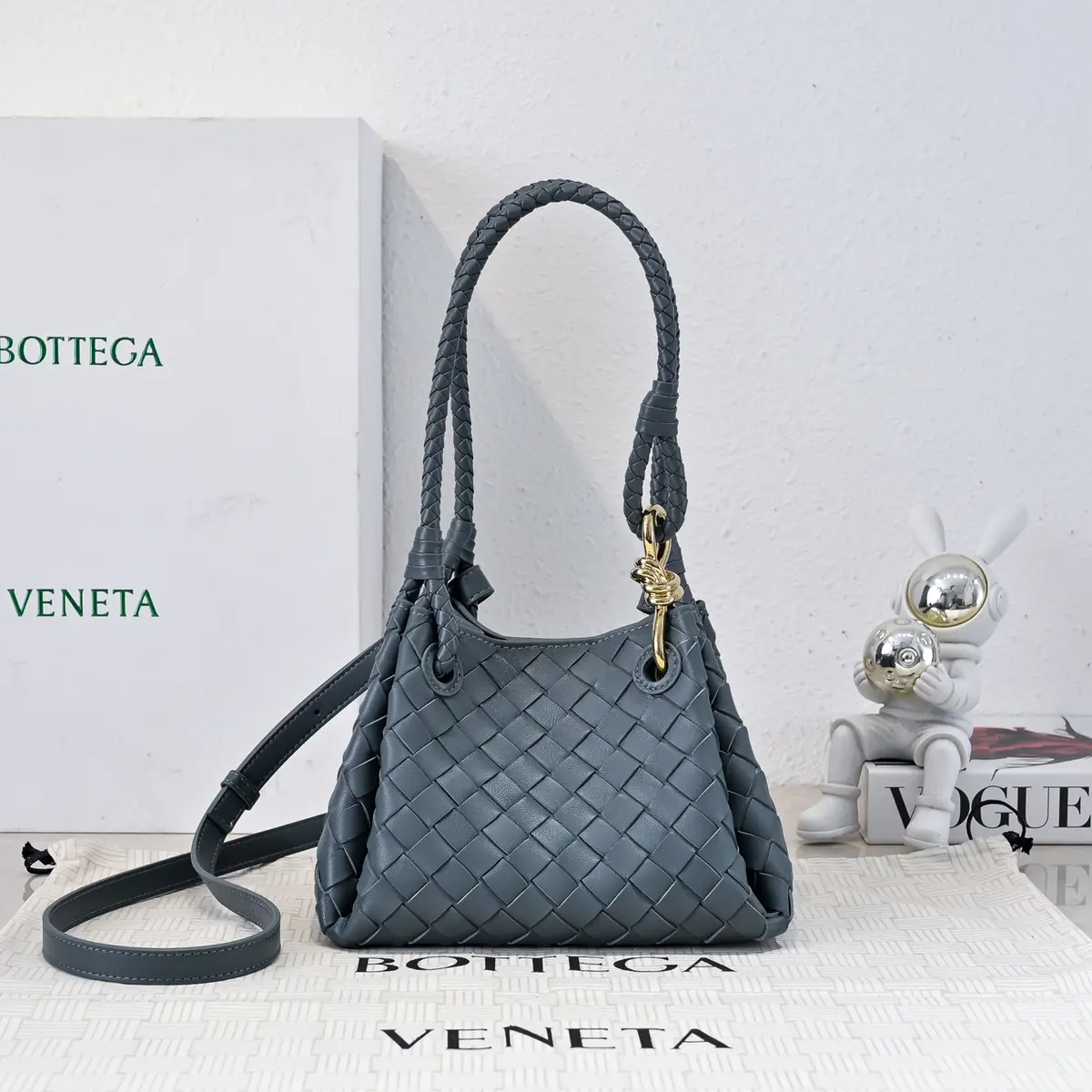 Bottega Veneta Style Pink Shoulder Bag Lookbook Reference image 1