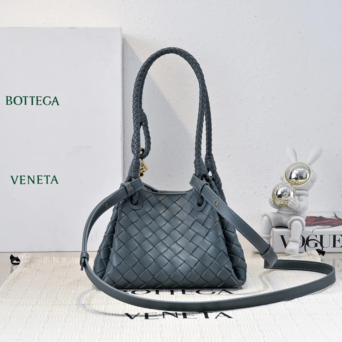 Bottega Veneta Style Pink Shoulder Bag Lookbook Reference image 2