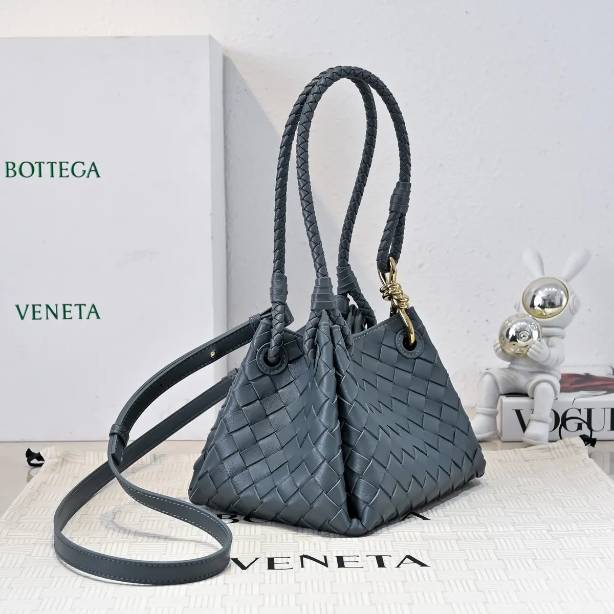 Bottega Veneta Style Pink Shoulder Bag Lookbook Reference image 3