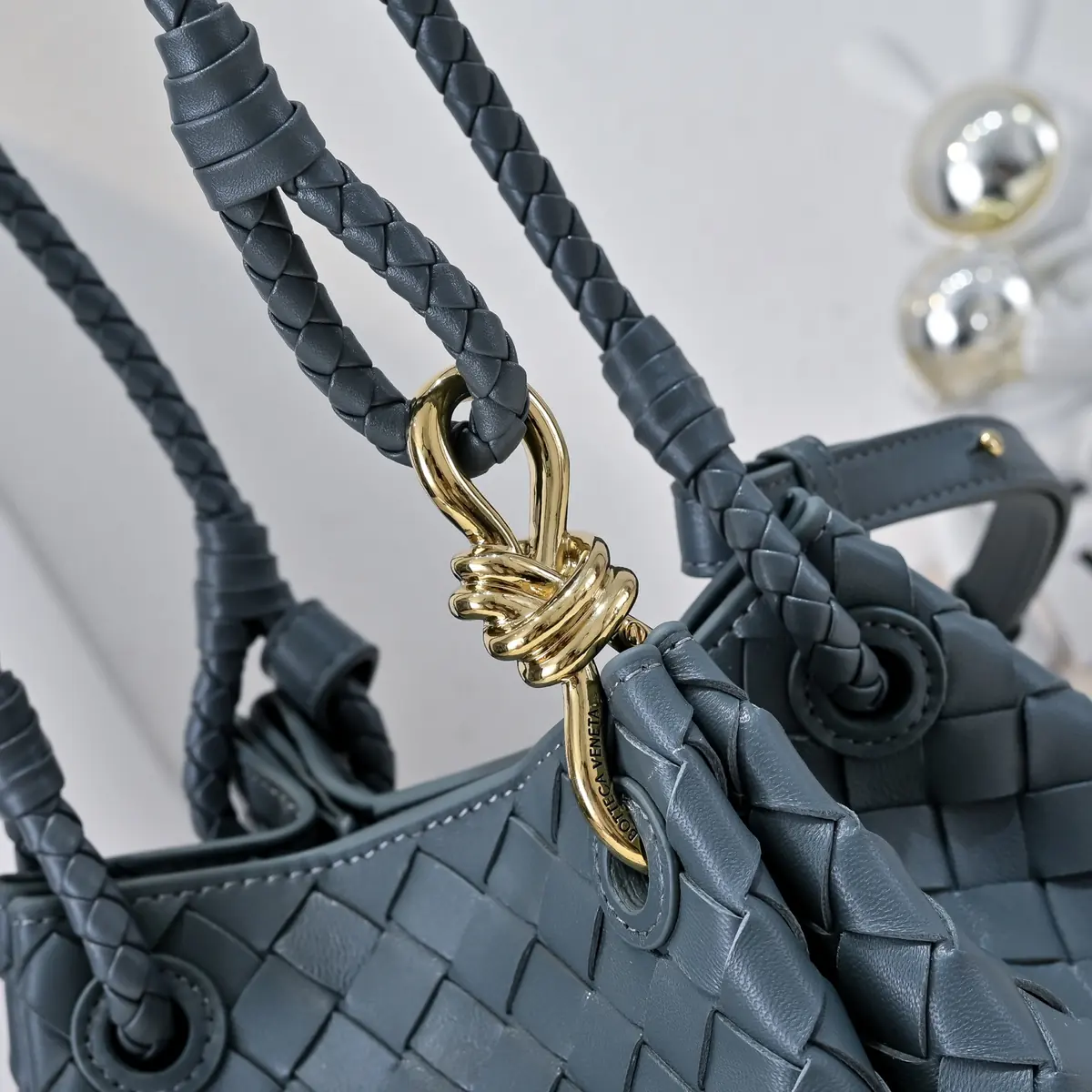 Bottega Veneta Style Pink Shoulder Bag Lookbook Reference image 4