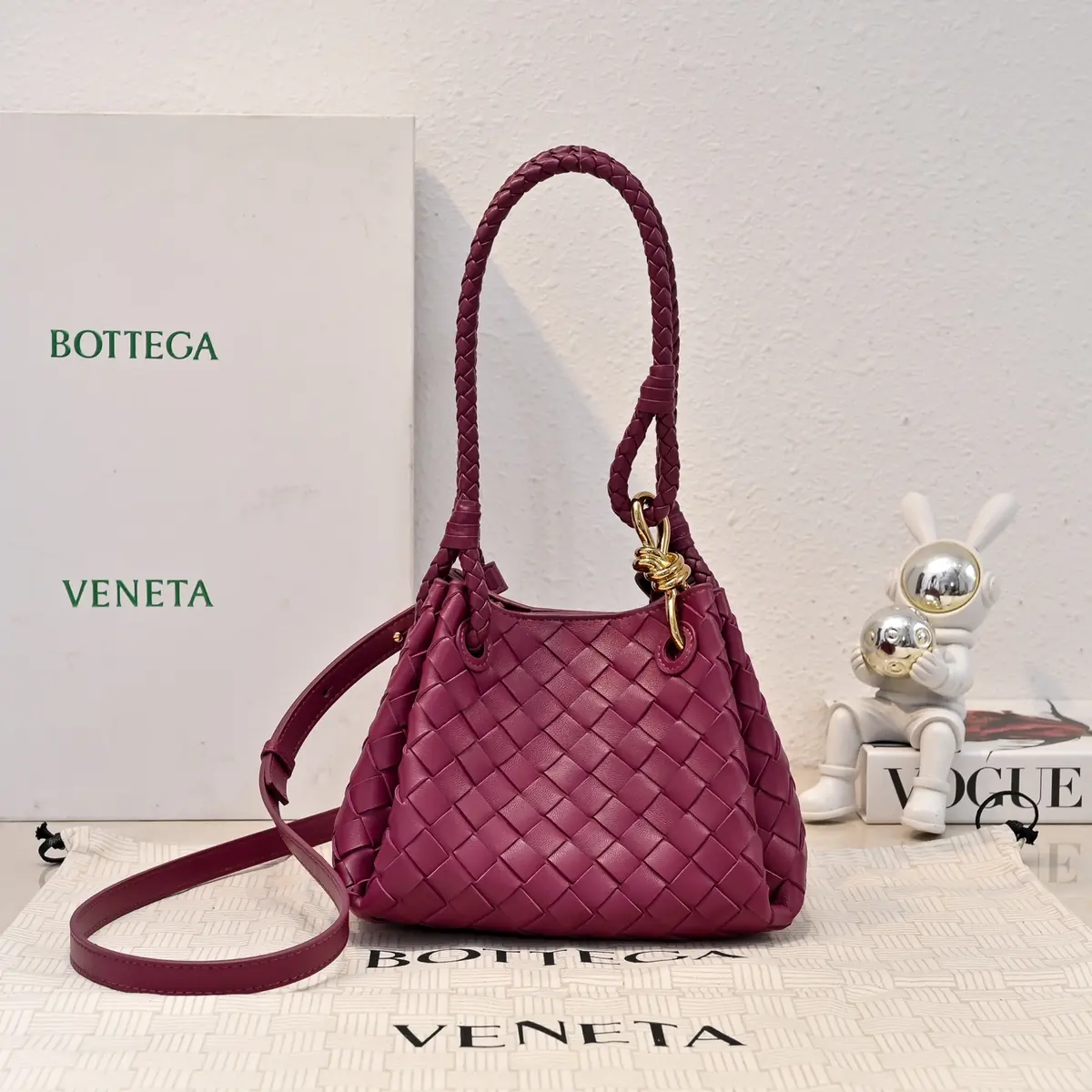 Bottega Veneta Style Pink Shoulder Bag Lookbook Reference image 1