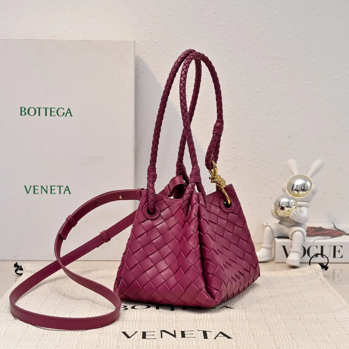 Bottega Veneta Style Pink Shoulder Bag Lookbook Reference image 3