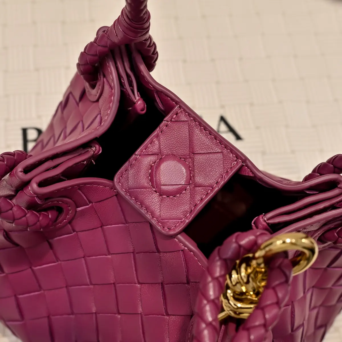 Bottega Veneta Style Pink Shoulder Bag Lookbook Reference image 6