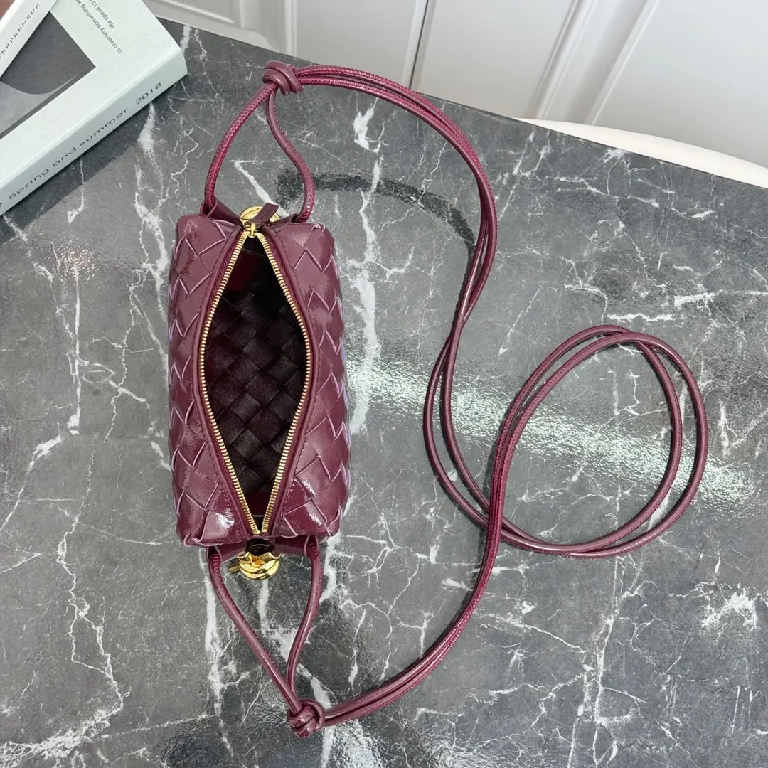 Bottega Veneta Style Red Leather Bag Lookbook Reference image 5