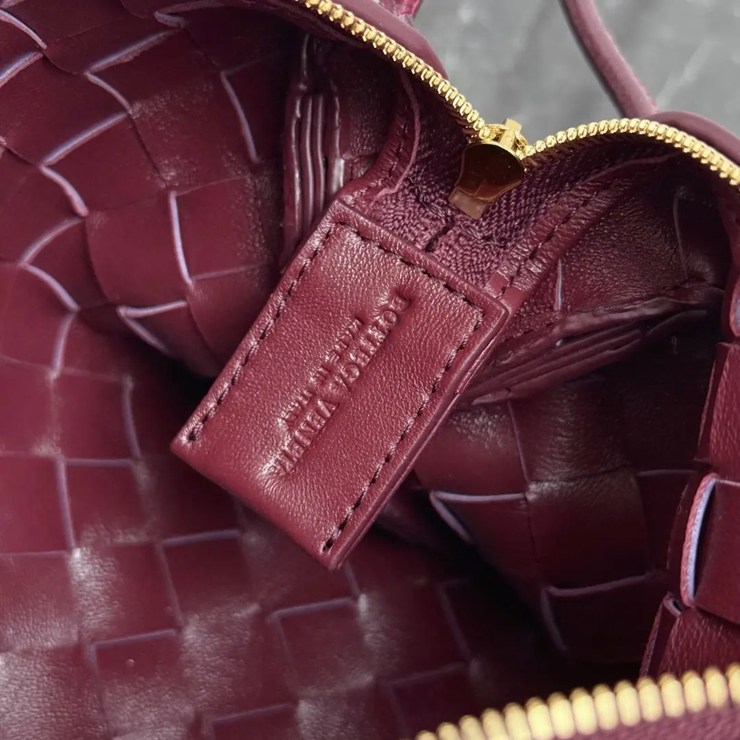 Bottega Veneta Style Red Leather Bag Lookbook Reference image 6