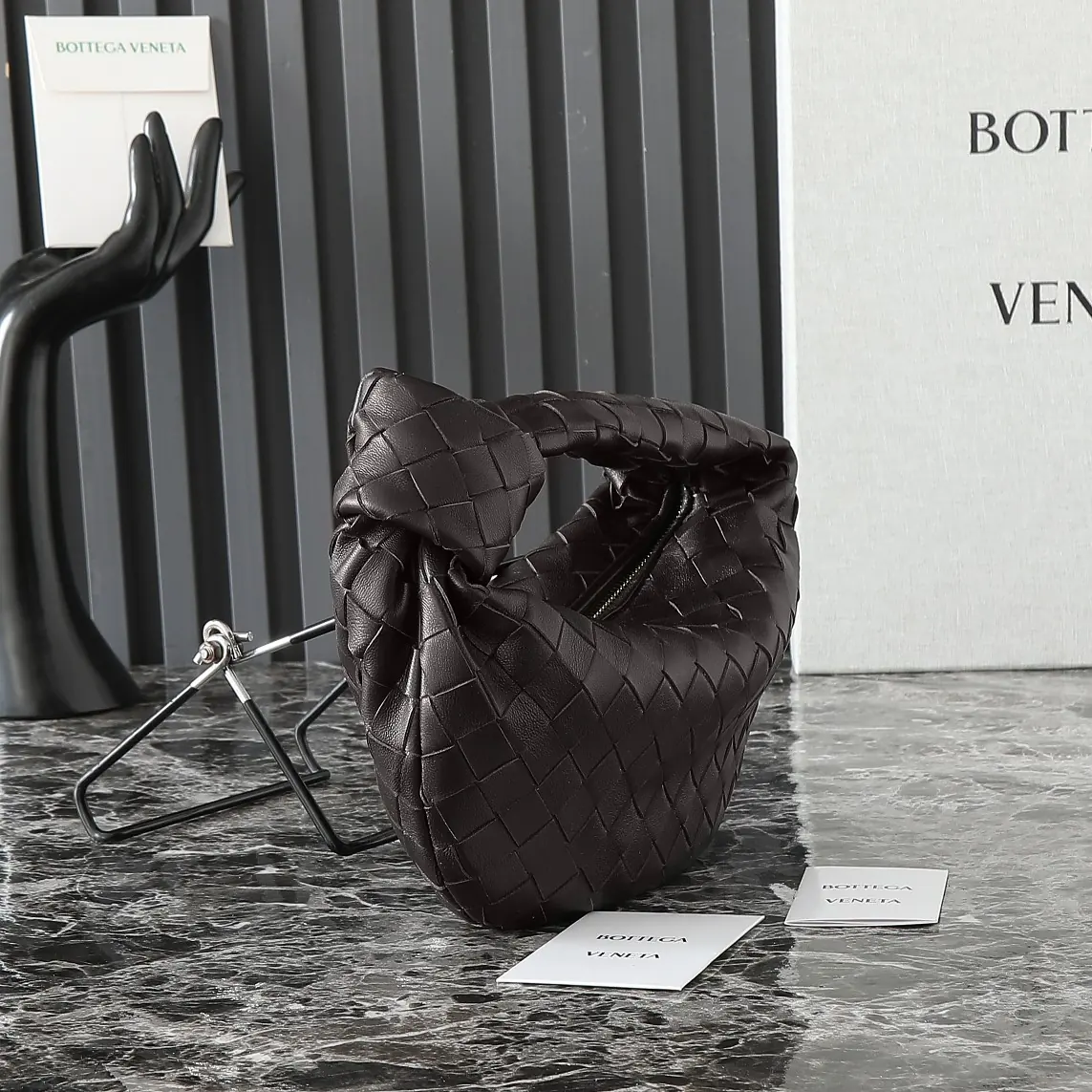 Bottega Veneta Style Red Leather Hobo Bag Lookbook Reference image 3