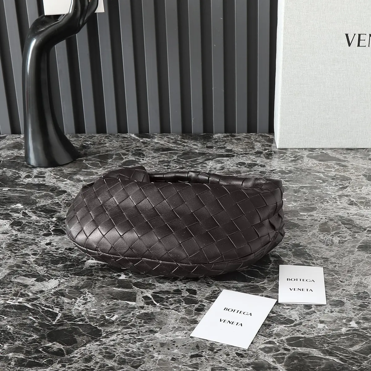 Bottega Veneta Style Red Leather Hobo Bag Lookbook Reference image 6