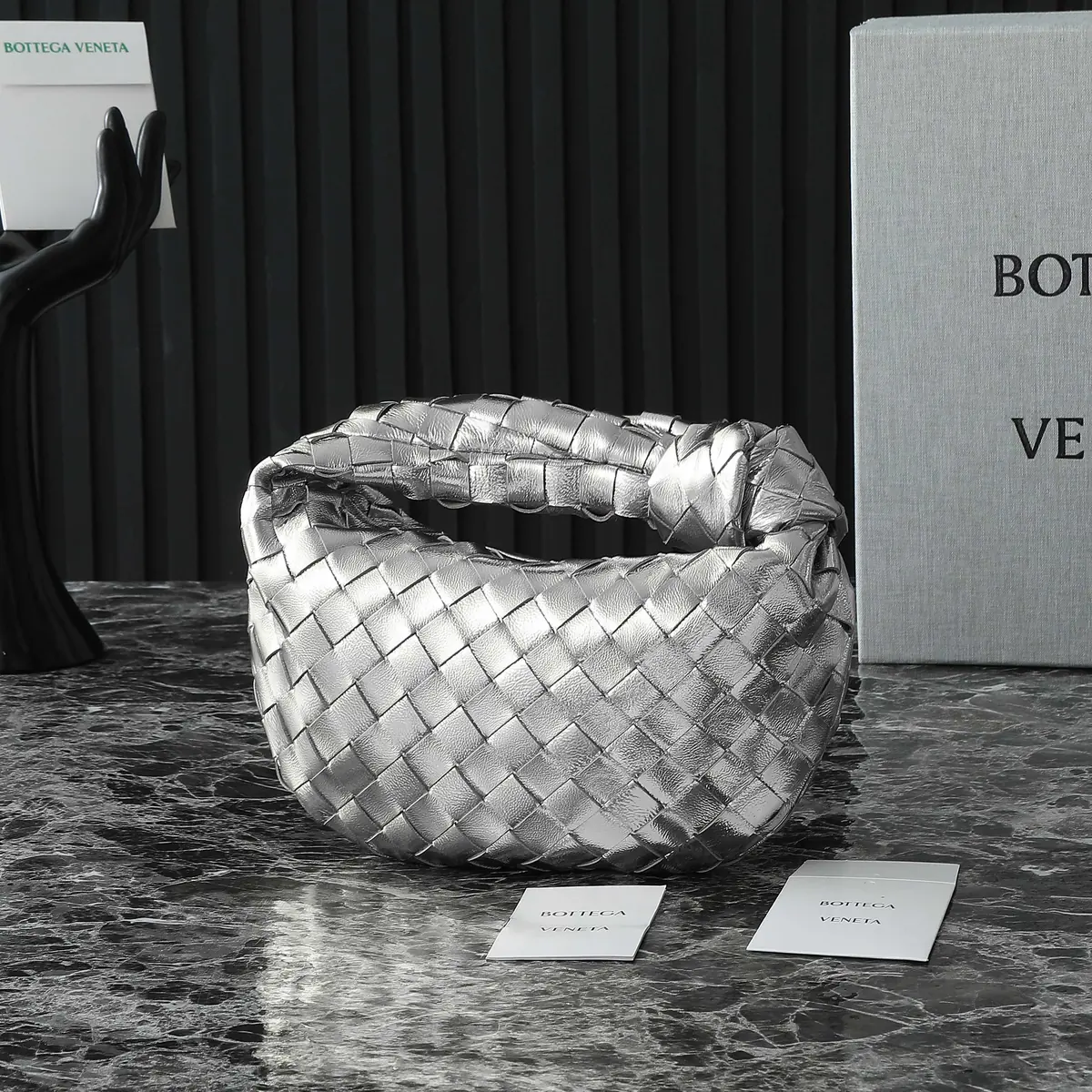 Bottega Veneta Style Red Leather Hobo Bag Lookbook Reference image 2