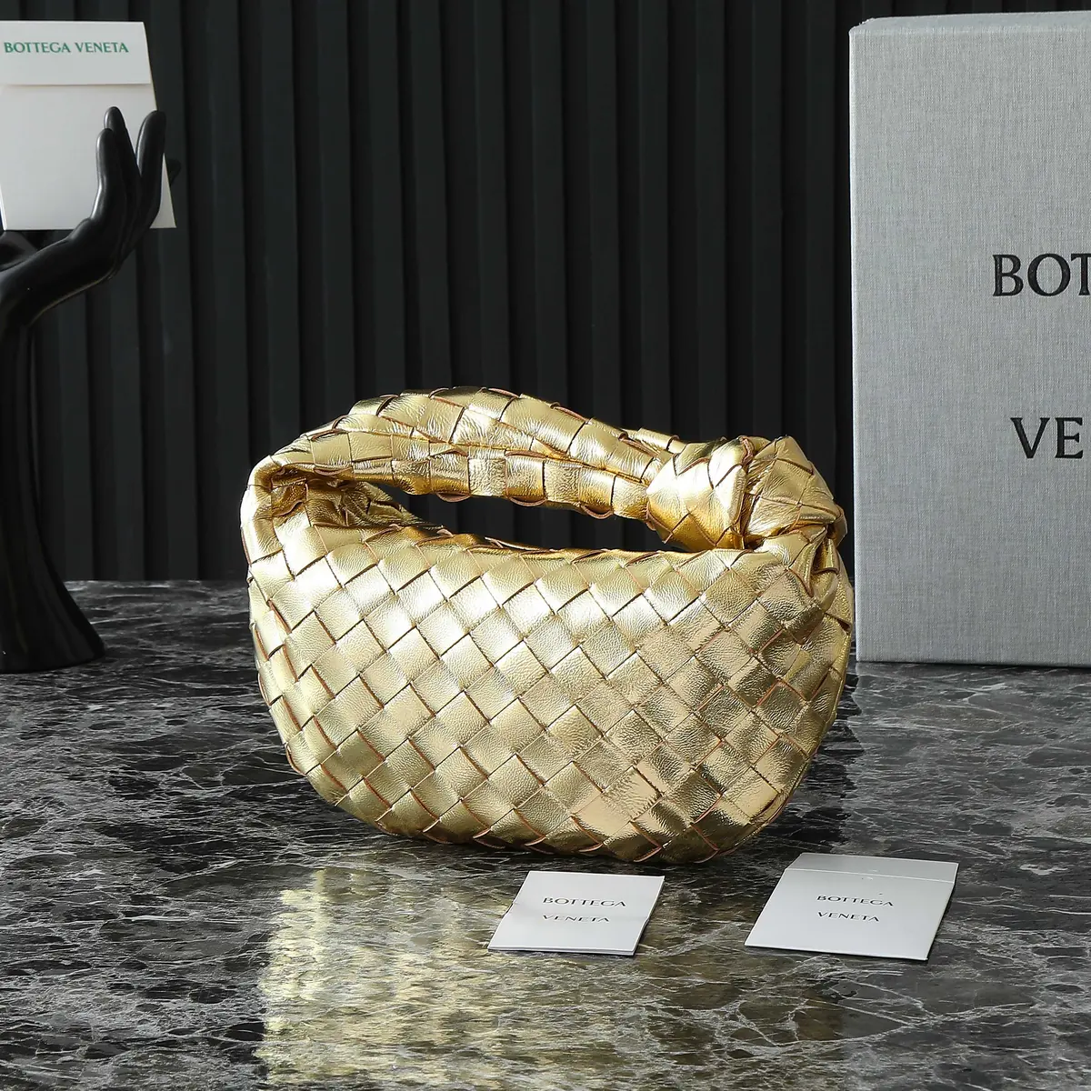 Bottega Veneta Style Red Leather Hobo Bag Lookbook Reference image 2