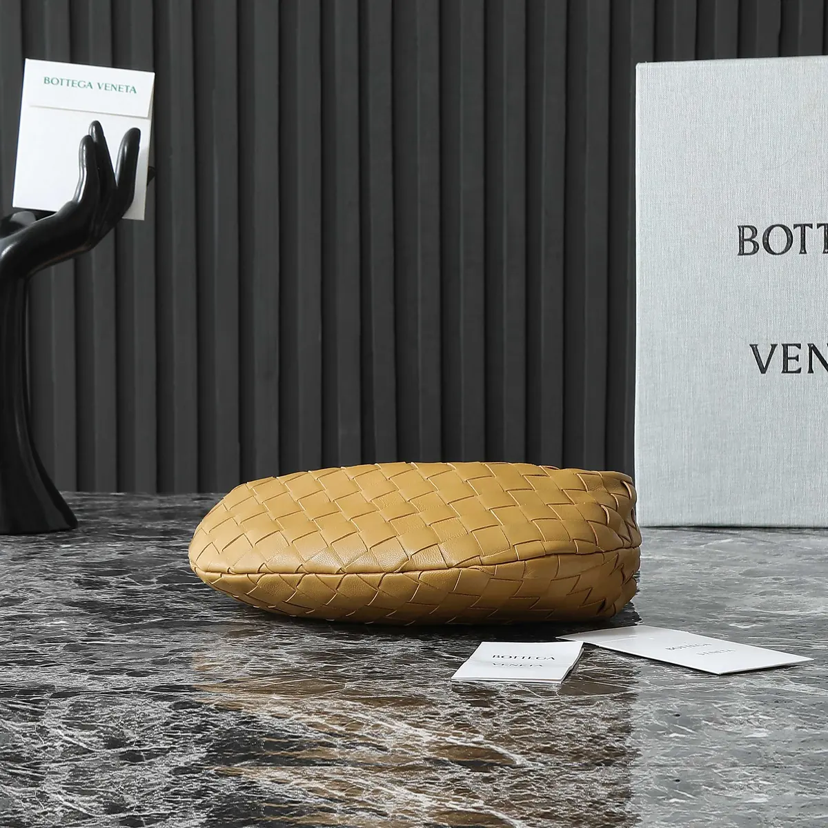 Bottega Veneta Style Red Leather Hobo Bag Lookbook Reference image 4