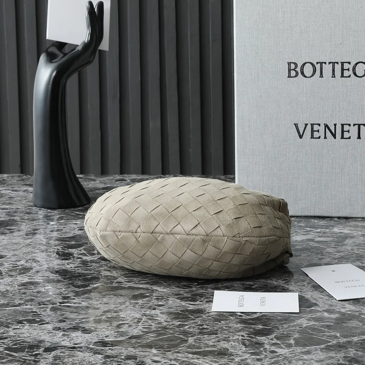 Bottega Veneta Style Red Leather Hobo Bag Lookbook Reference image 4