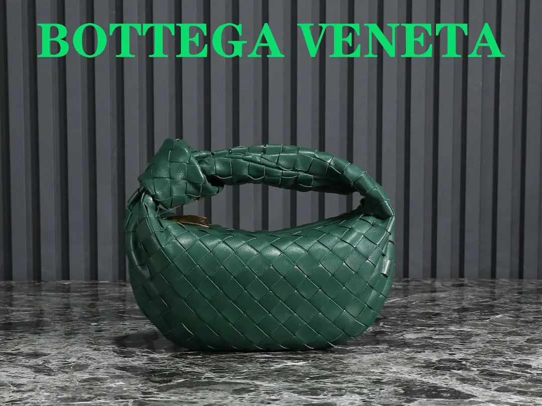 Bottega Veneta Style Red Leather Hobo Bag Lookbook Reference image 1