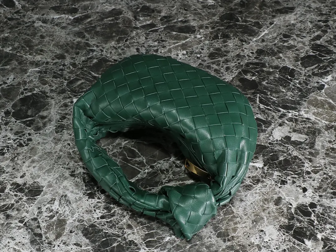 Bottega Veneta Style Red Leather Hobo Bag Lookbook Reference image 4