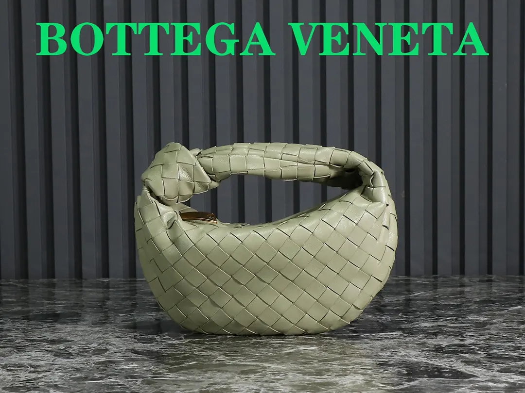 Bottega Veneta Style Red Leather Hobo Bag Lookbook Reference image 1