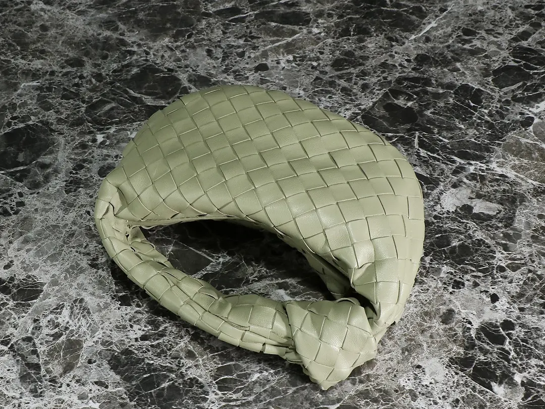 Bottega Veneta Style Red Leather Hobo Bag Lookbook Reference image 4