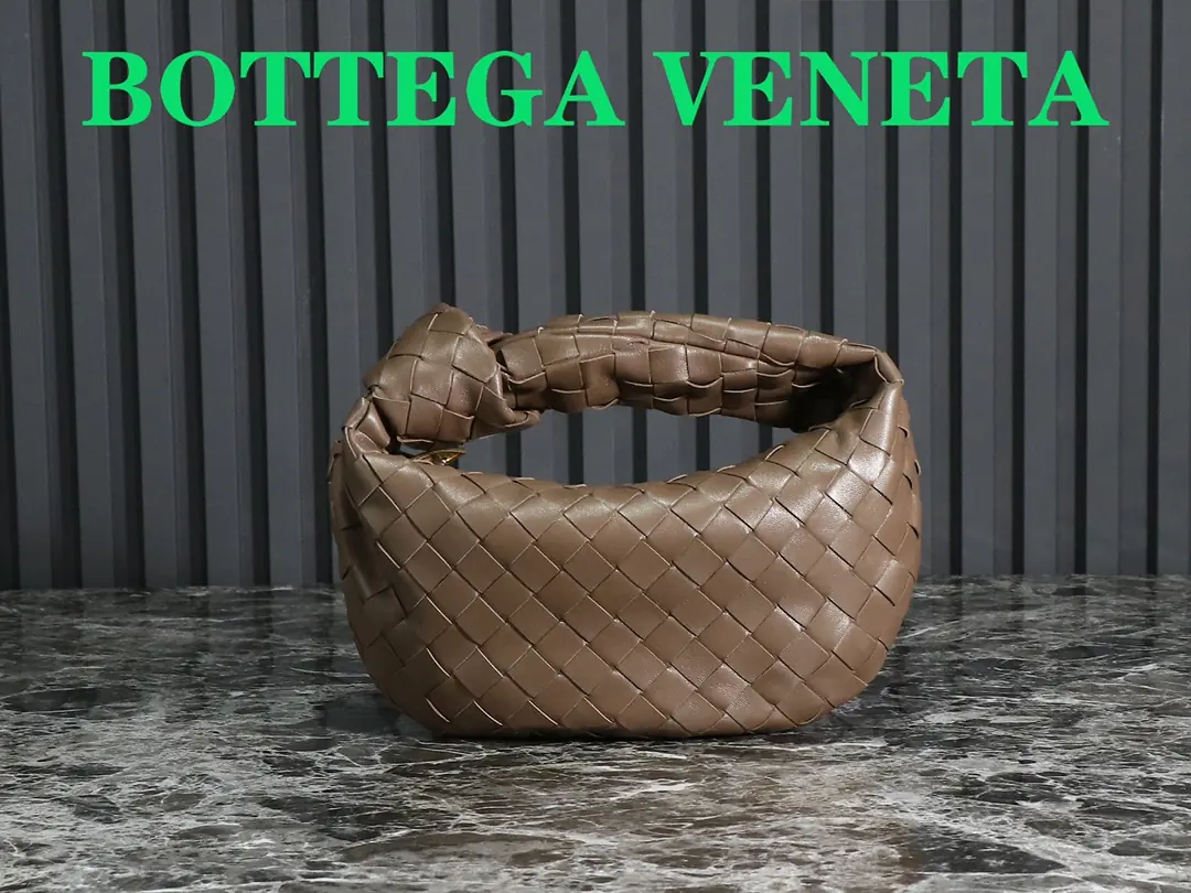 Bottega Veneta Style Red Leather Hobo Bag Lookbook Reference image 1