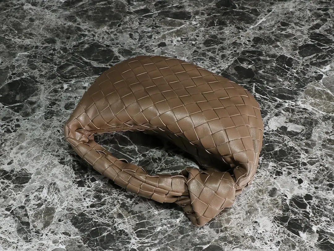 Bottega Veneta Style Red Leather Hobo Bag Lookbook Reference image 4