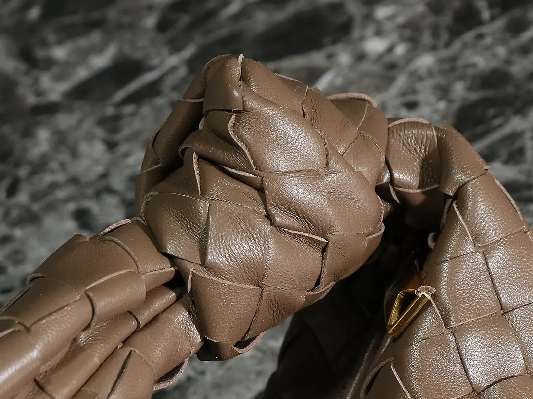 Bottega Veneta Style Red Leather Hobo Bag Lookbook Reference image 5