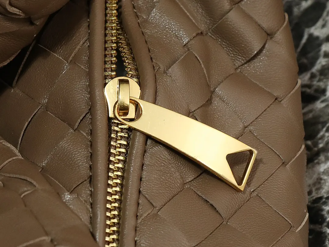 Bottega Veneta Style Red Leather Hobo Bag Lookbook Reference image 6