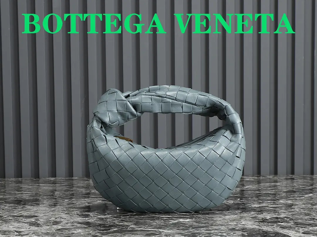 Bottega Veneta Style Red Leather Hobo Bag Lookbook Reference image 1