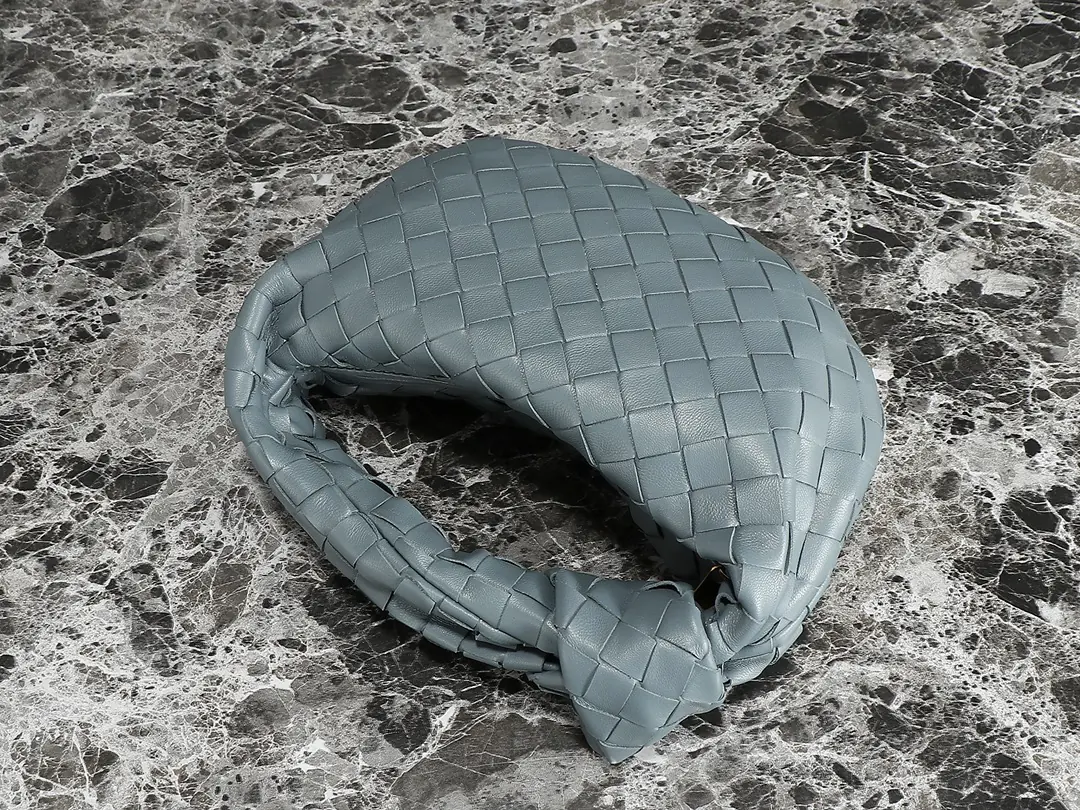Bottega Veneta Style Red Leather Hobo Bag Lookbook Reference image 4