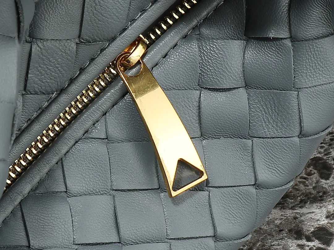 Bottega Veneta Style Red Leather Hobo Bag Lookbook Reference image 6