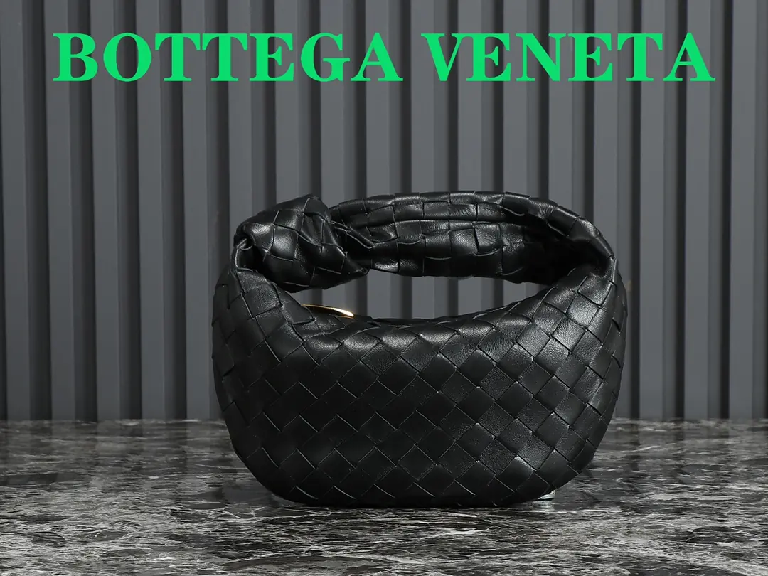 Bottega Veneta Style Red Leather Hobo Bag Lookbook Reference image 1