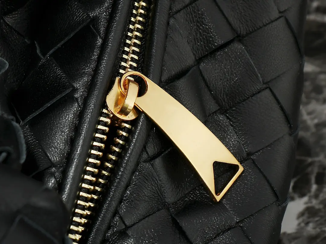 Bottega Veneta Style Red Leather Hobo Bag Lookbook Reference image 6