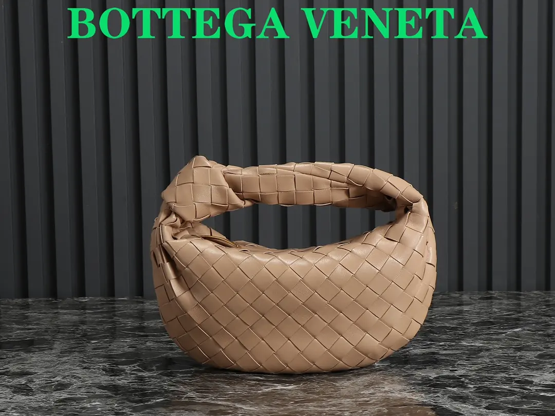 Bottega Veneta Style Red Leather Hobo Bag Lookbook Reference image 1