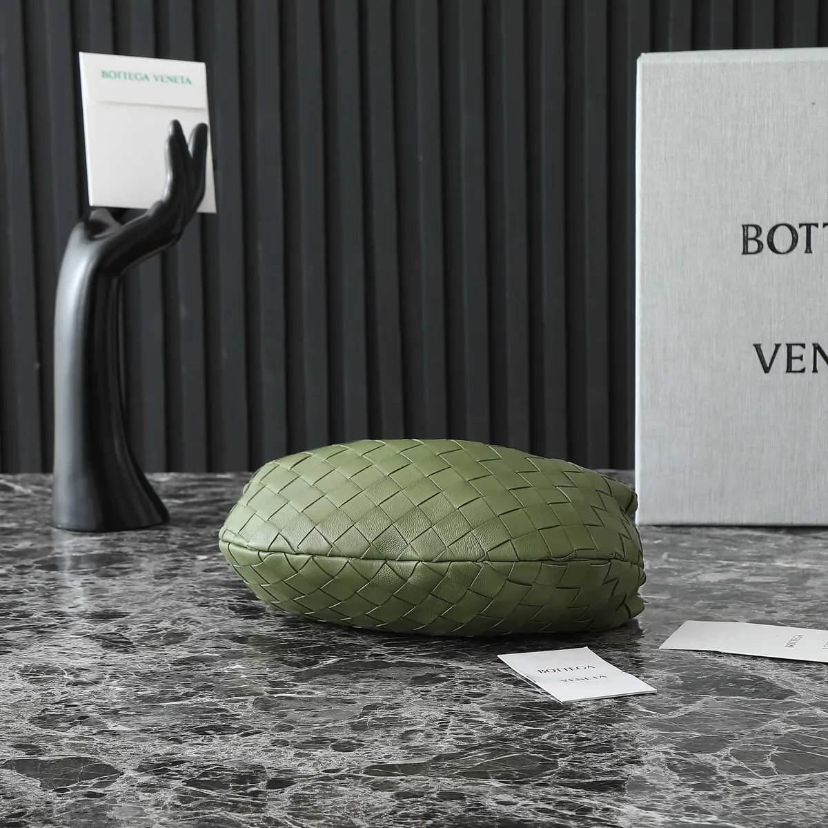 Bottega Veneta Style Red Leather Hobo Bag Lookbook Reference image 4