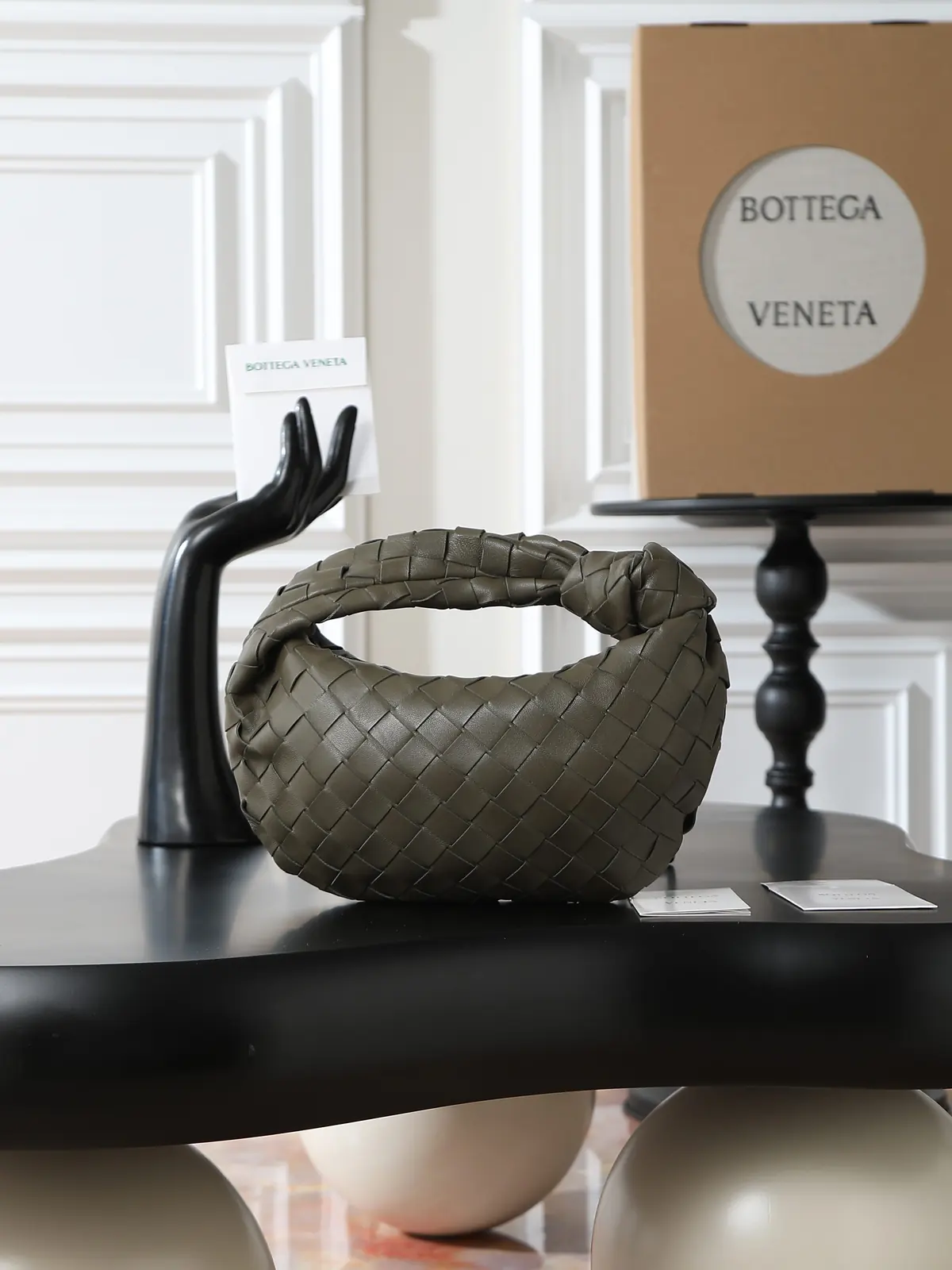 Bottega Veneta Style Red Leather Hobo Bag Lookbook Reference image 2